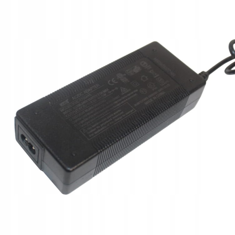 Zasilacz Ładowarka DC 17.5V 4.8A 48W 5.5/2.5 XVE-1750480.jpg