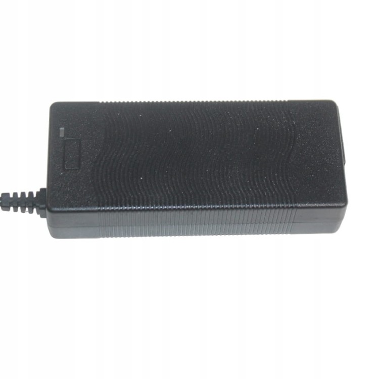 Zasilacz Ładowarka DC 17.5V 4.8A 48W 5.5/2.5 XVE-1750480.jpg