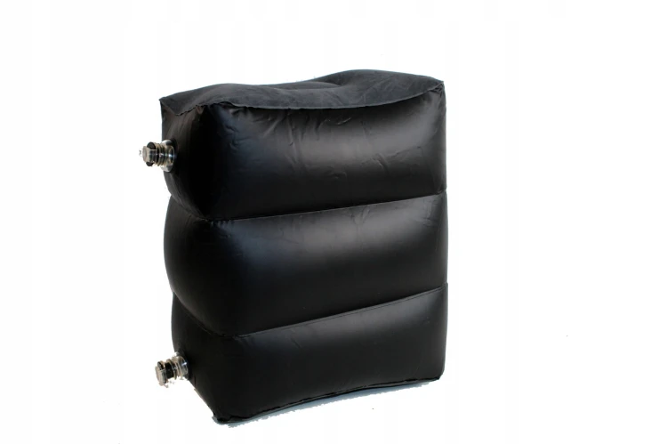 Dmuchany podnóżek na długą podróż czarny do samolotu samochodu.jpg