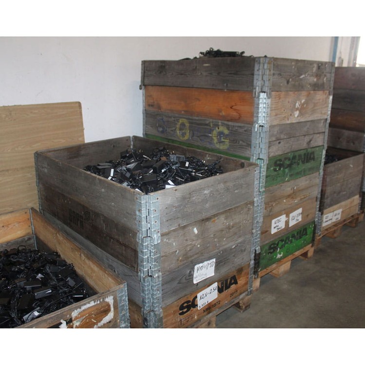 500-kg-ponad-2000-sztuk-paleta-Zasilacz-uniwersalny-desktop-12-3V-2-5A-30W-Kod-producenta-APD-DA30-K12.jpg