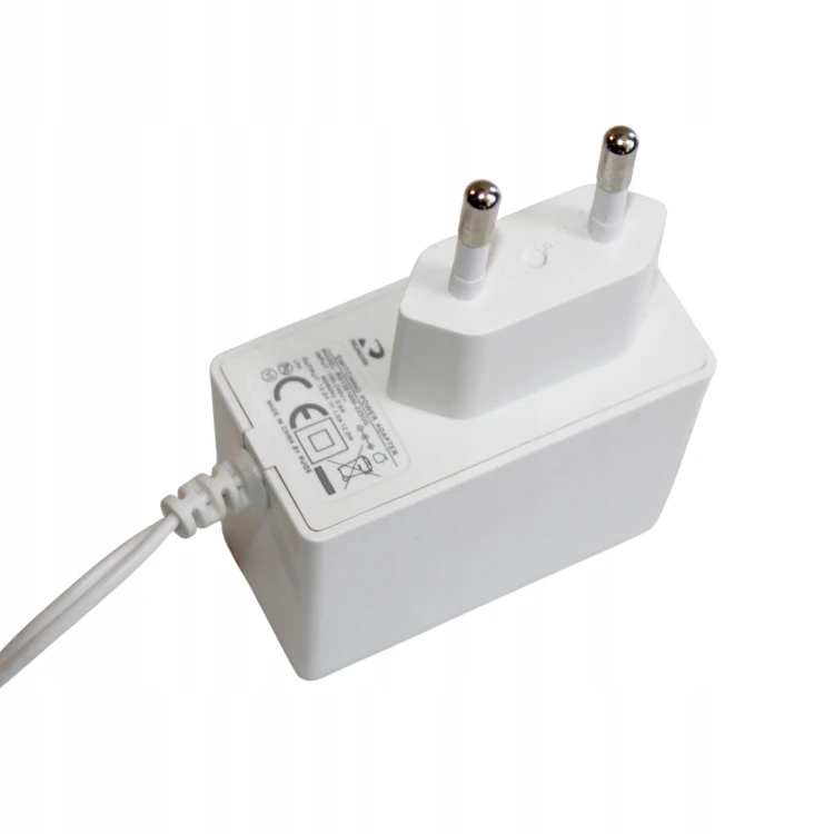 ZASILACZ SIECIOWY Adapter wtyczkowy 12V 1A 12W do LED Routerów 5.5 2.1.jpg