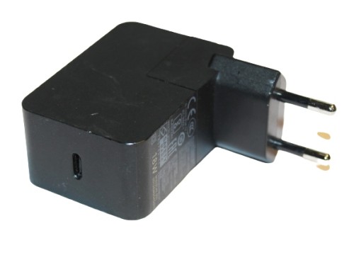 Ładowarka Microsoft 1848 9V 2A 18W 5V 3A 15W USB-C.jpg