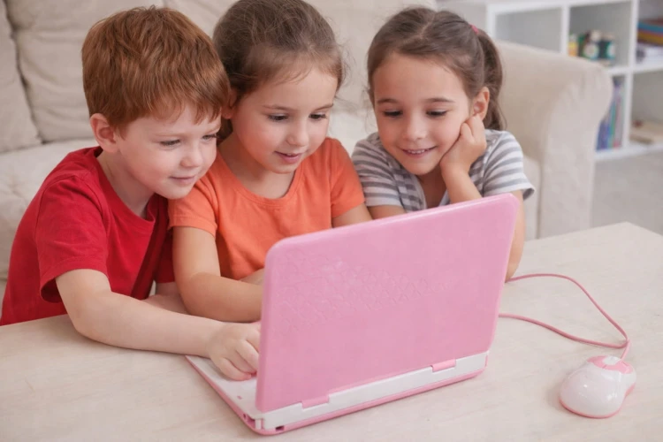 Laptop Edukacyjny POLSKO-ANGIELSKI Dla Dzieci Nauka Wyrazy Liczenie 130 pr.jpg