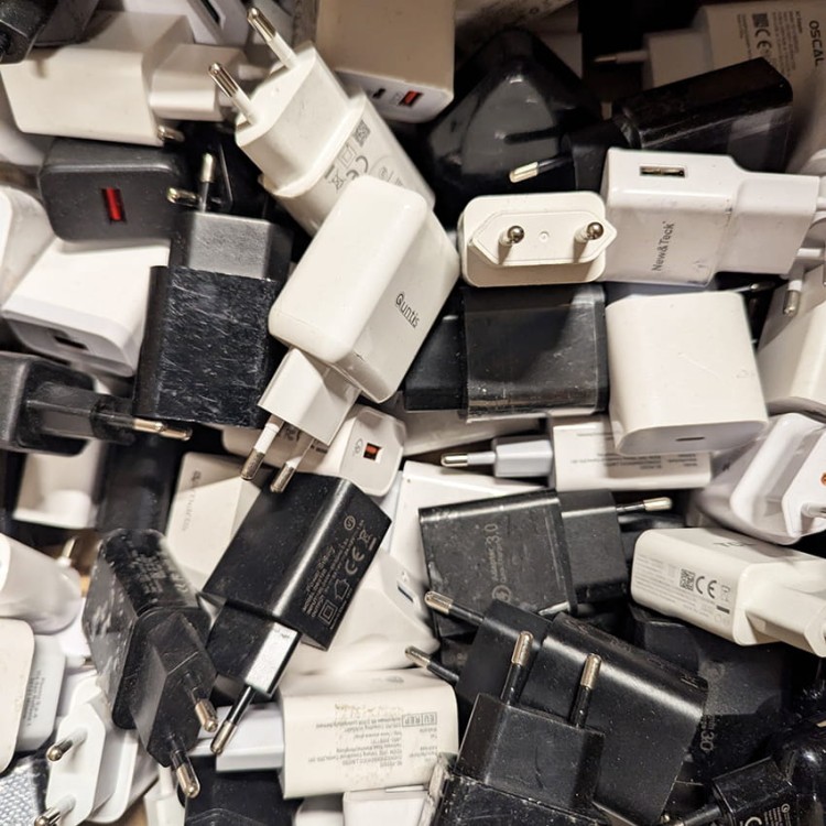 1 kg Ładowarki USB / USB-C mix 5V od 0.5A do 2A 2.5W-10W.jpg