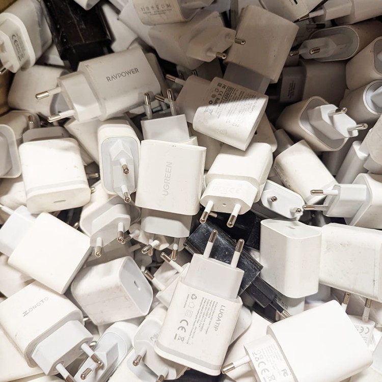 1 kg Ładowarki USB / USB-C mix 5V od 0.5A do 2A 2.5W-10W.jpg