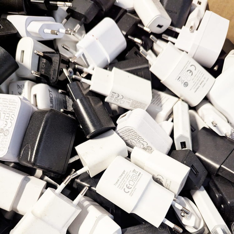 1 kg Ładowarki USB / USB-C mix 5V od 0.5A do 2A 2.5W-10W.jpg