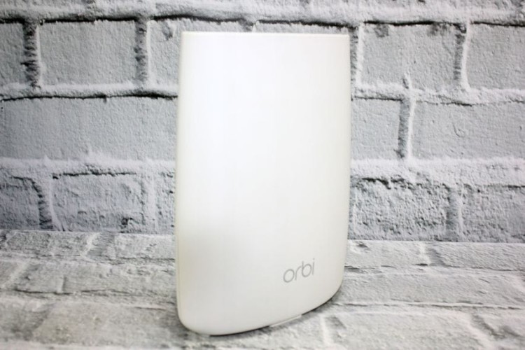 NETGEAR-Orbi-RBR50-router-802-11a-b-g-n-ac-Producent-Netgear.jpg