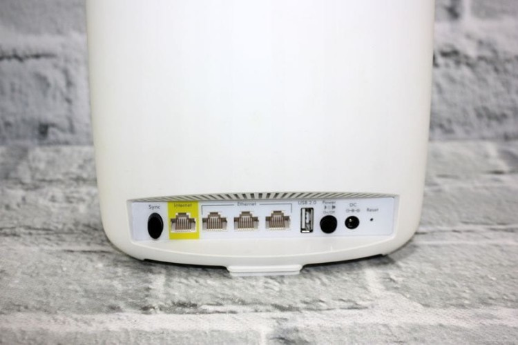 NETGEAR-Orbi-RBR50-router-802-11a-b-g-n-ac-Wbudowany-modem-brak-modemu.jpg